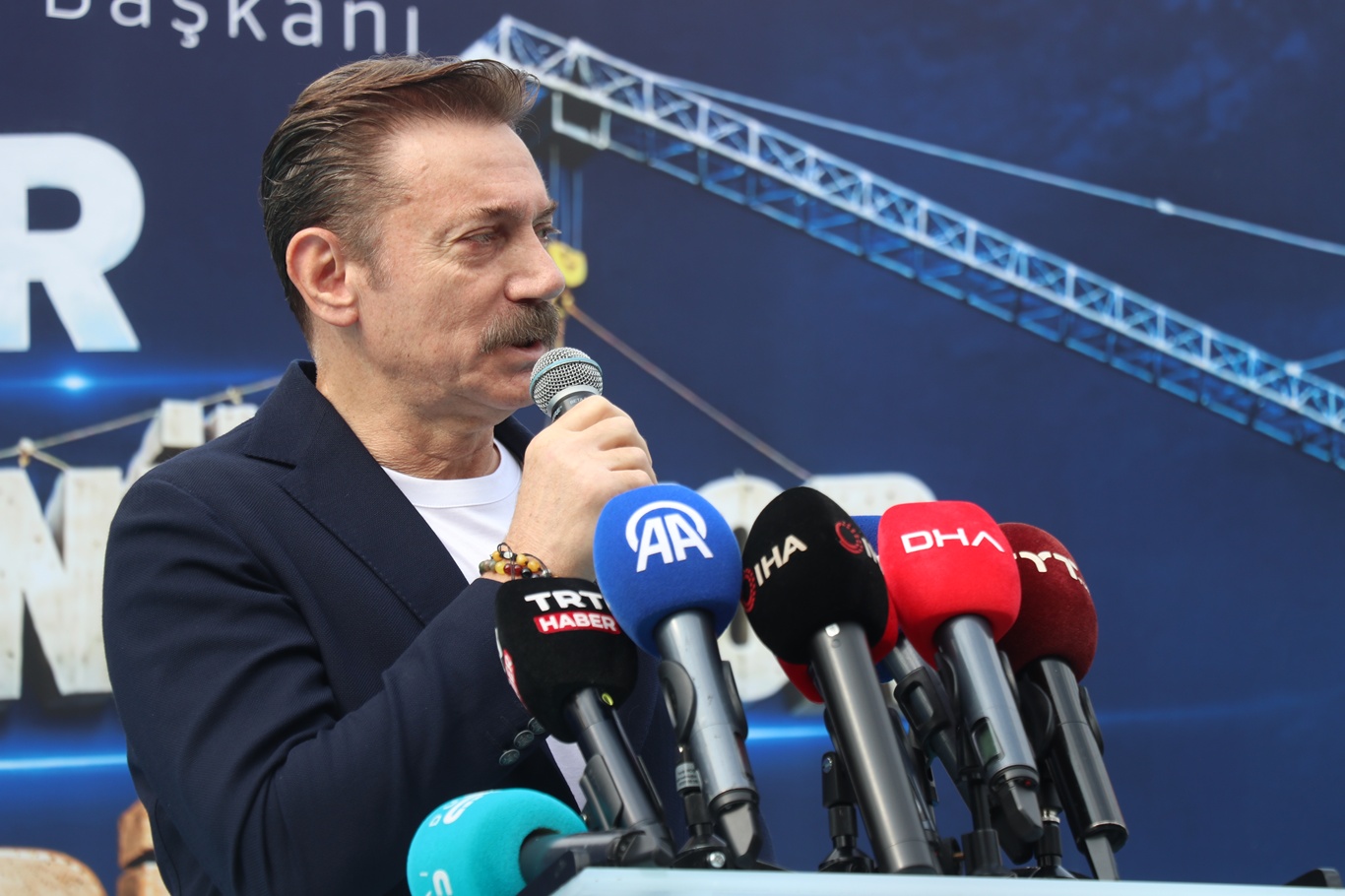 Bahçelievler'de 6 bininci bina törenle yıkıldı