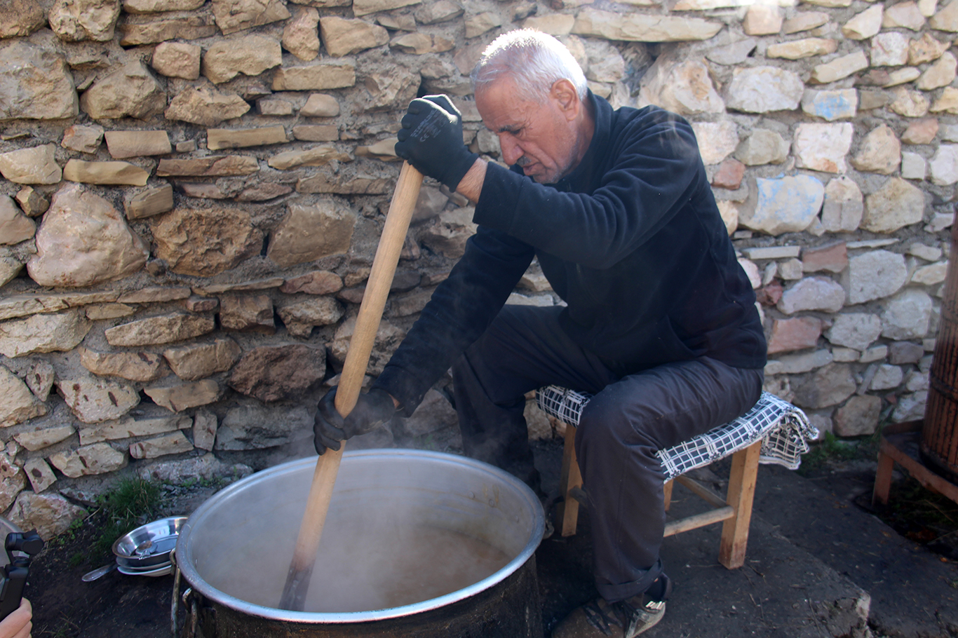 Yaklaşık 3000 yıllık geleneği sürdürüyorlar: pestil, sucuk, kesme, pekmez...