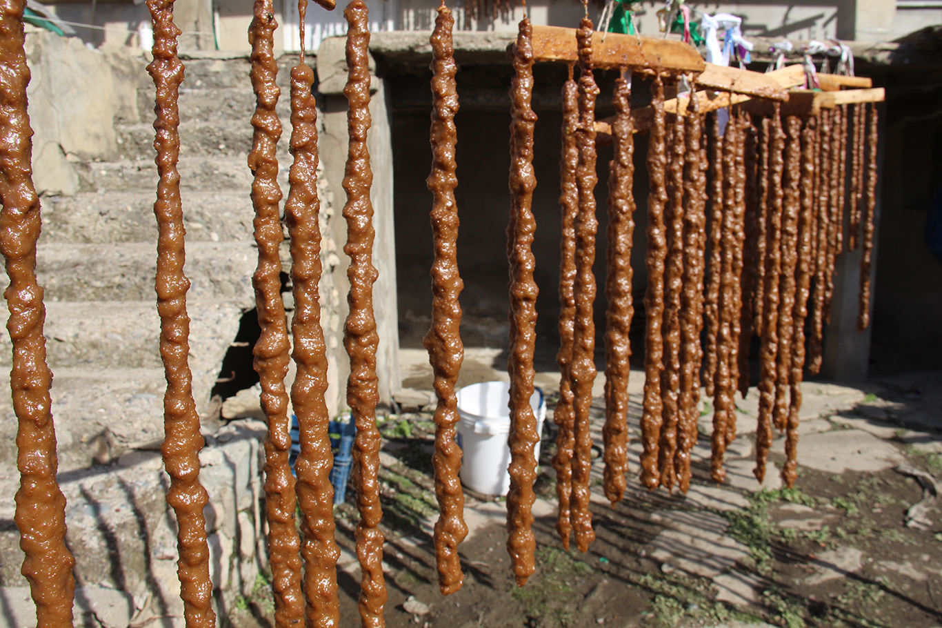 Yaklaşık 3000 yıllık geleneği sürdürüyorlar: pestil, sucuk, kesme, pekmez...