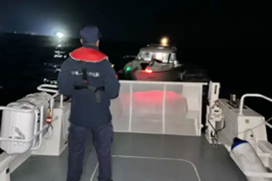 Aydın'da sürüklenen teknedeki 3 kişi kurtarıldı