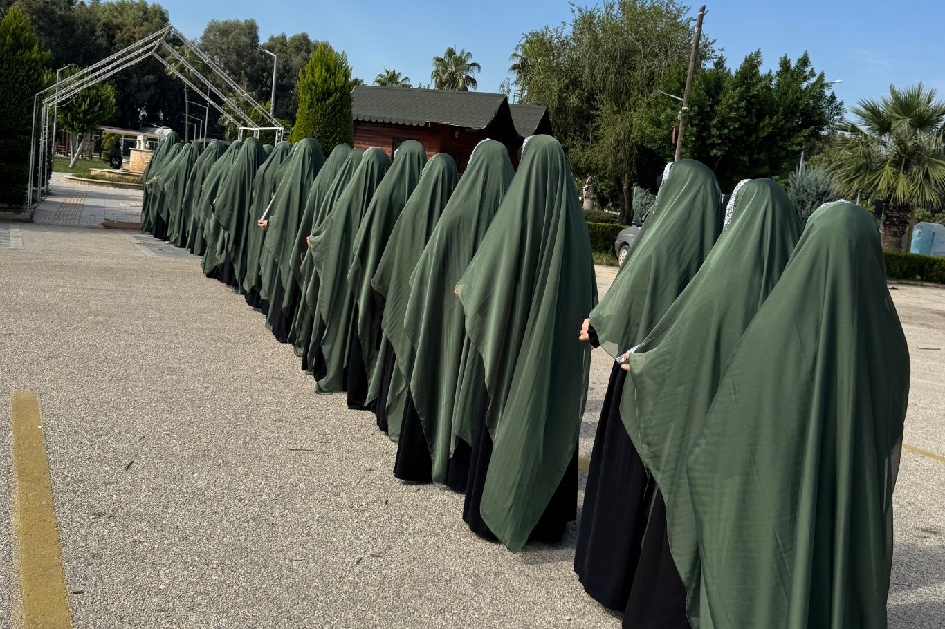 Adana’da İTTİHADUL ULEMA bünyesinde yaklaşık 4 yıl İslami ilimler eğitimi alan 34 kız öğrenci, düzenlenen törenle icazet aldı.