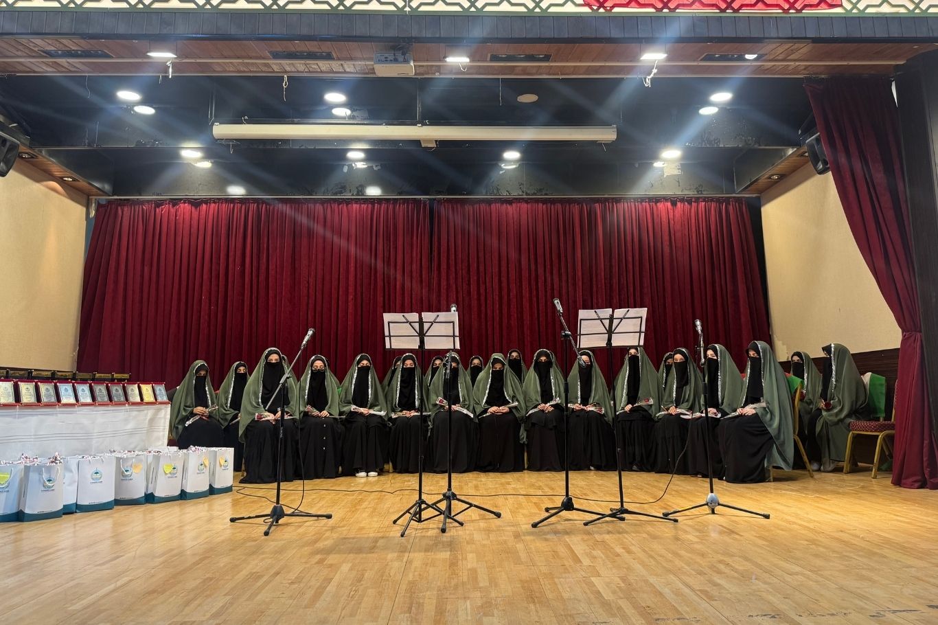Adana’da İTTİHADUL ULEMA bünyesinde yaklaşık 4 yıl İslami ilimler eğitimi alan 34 kız öğrenci, düzenlenen törenle icazet aldı.