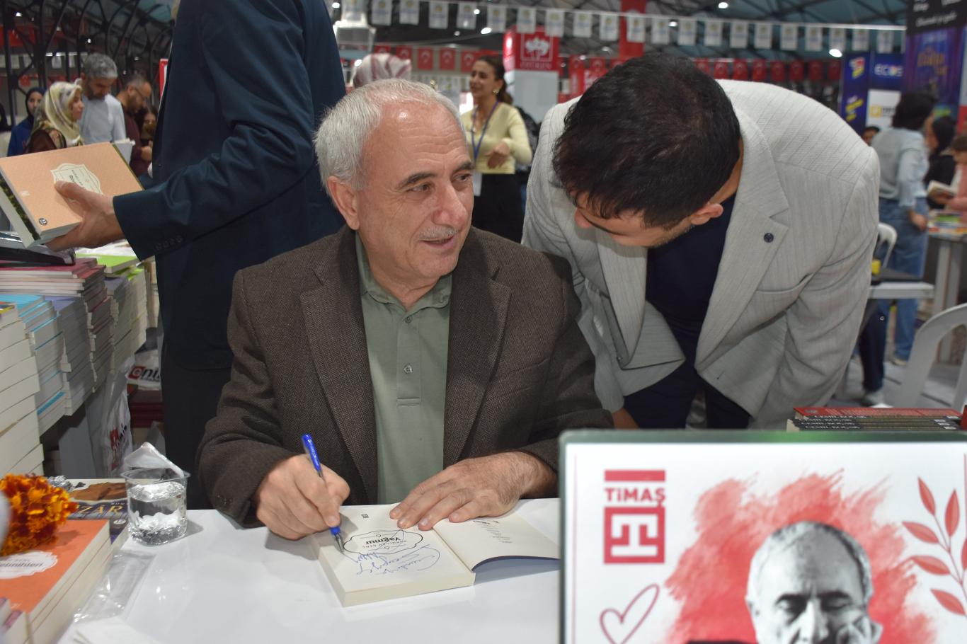 Şair Nurullah Genç: Geçmişi bilmeyen bugünü anlayamaz