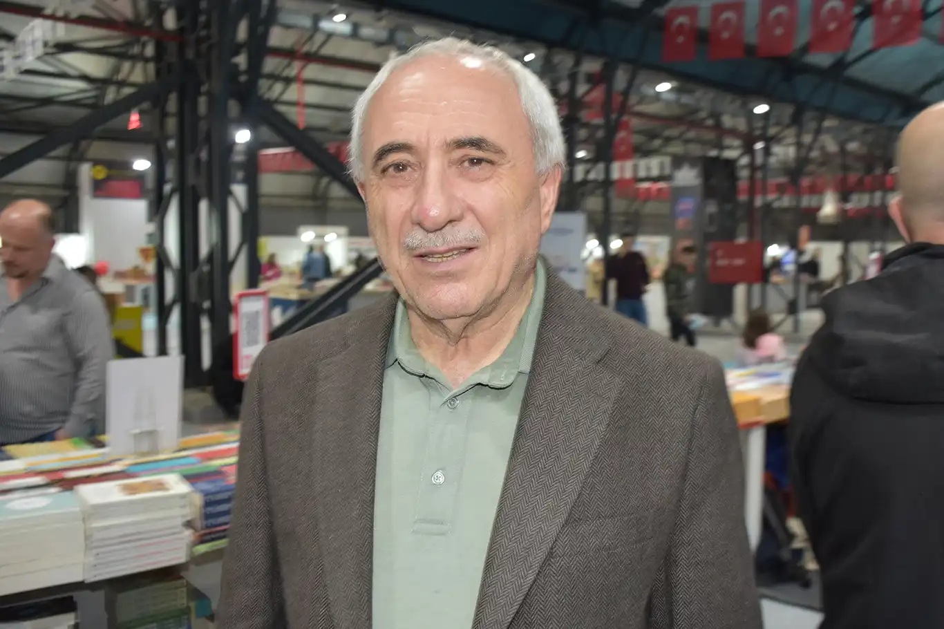 Şair Nurullah Genç: Geçmişi bilmeyen bugünü anlayamaz