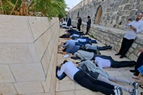 Siyonist Yahudiler Mescid-i Aksa'ya baskın düzenledi