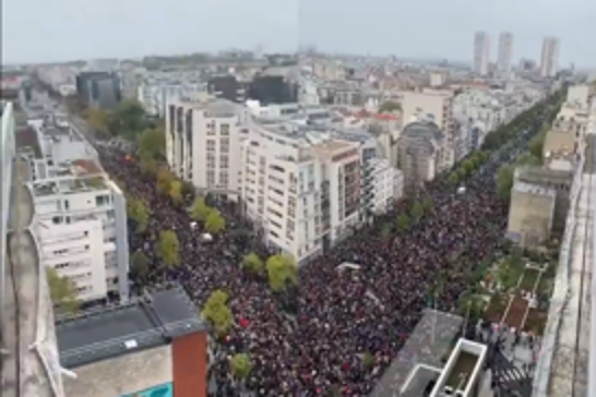 Öğrenciler hükümetin reform sözüne rağmen protestoları sürdüreceğini açıkladı