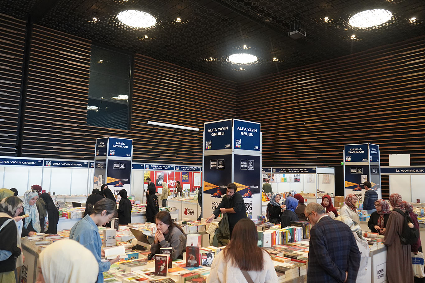 Çocuklara kitap sevgisi kazandırmanın yolu aileden geçiyor