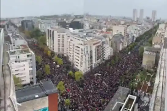 French students vow to continue protests despite government reform pledges