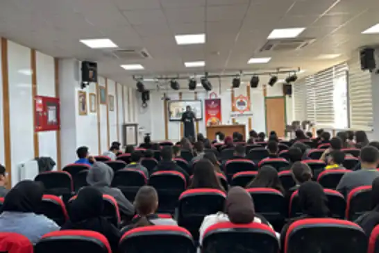 Yeşilyurt'ta lise öğrencilerine yönelik aile ve iletişim eğitimleri sürüyor