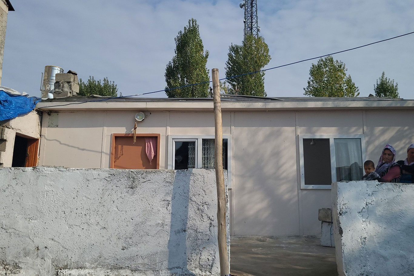 Umut Kervanı’ndan rüzgar ve dolu yağışı sonrası evleri kullanılamaz hale gelen aile için yardım çağrısı!