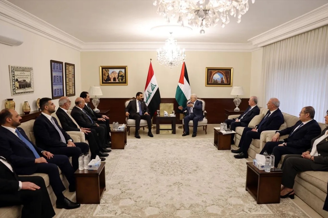 رئيس الوزراء العراقي يبحث مع محمود عباس تطورات القضية الفلسطينية