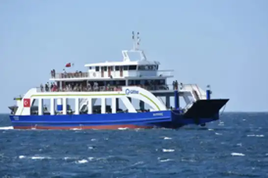 Kuzey Ege'de fırtına nedeniyle Gökçeada feribotlarına sefer iptali