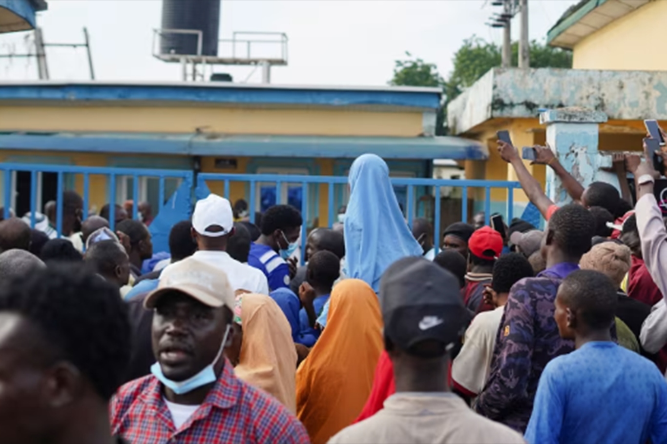 33 Nigerian miners died from suffocation in overcrowded detention cell, inquiry finds