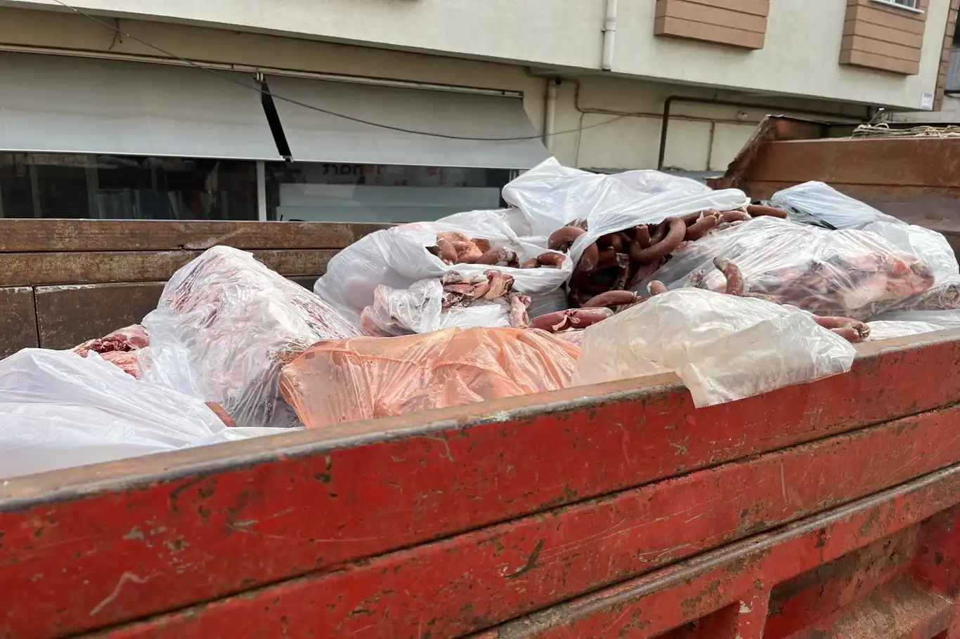 Sucukta domuz eti skandalı: İşletme kapatıldı