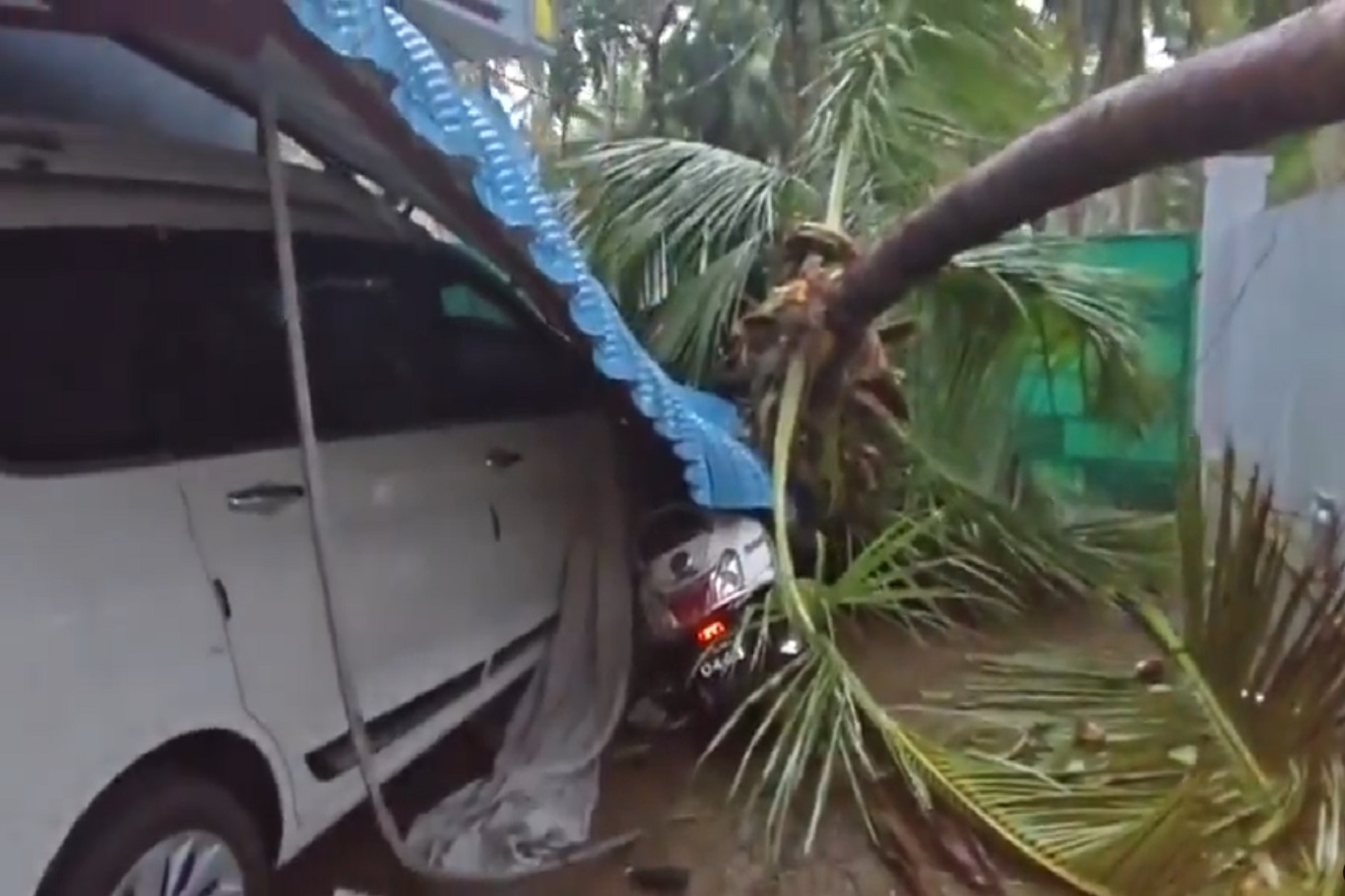 Cyclone Arnab batters eastern India, forcing 89,000 evacuations