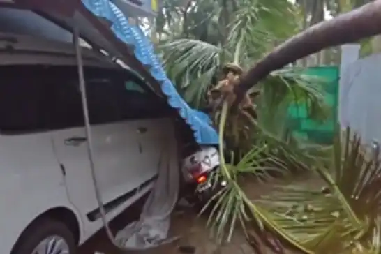 Cyclone Arnab batters eastern India, forcing 89,000 evacuations