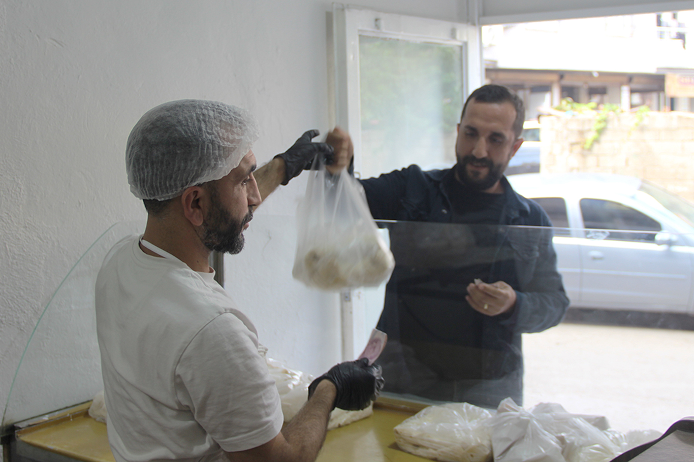 İÇİNDE SADECE UN, TUZ VE SU VAR: CİZRE'NİN ASIRLIK LEZZETİ SAC EKMEĞİ