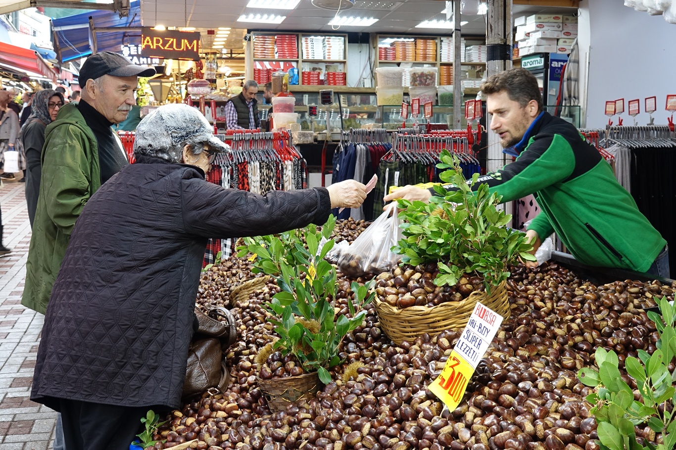  Kış aylarının vazgeçilmezi kestane tezgâhlarda