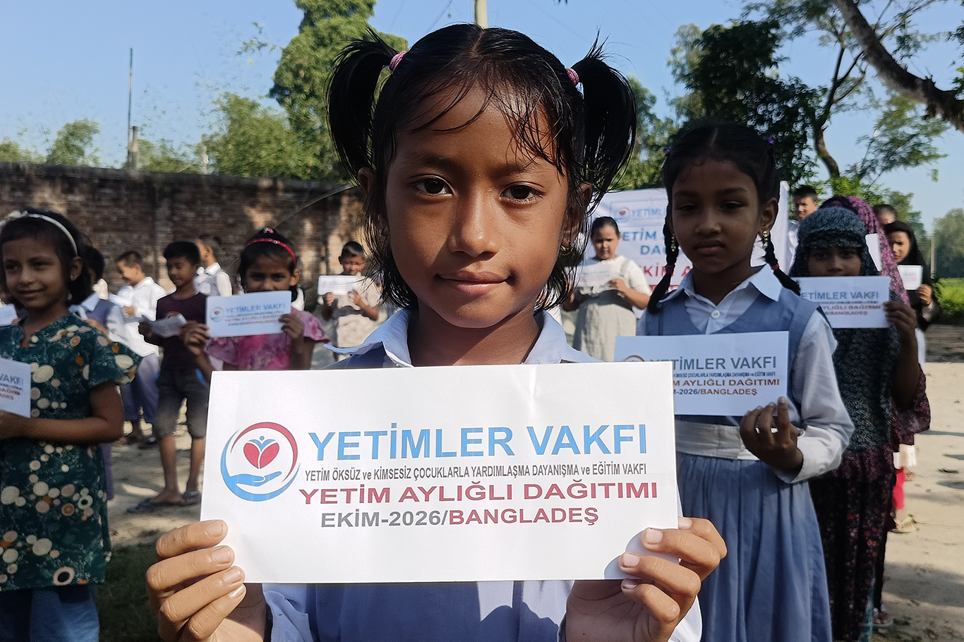 Weqfa Êtîman li Bangladeşê ji bo meha Cotmehê piştgirî dide zarokên êtîm