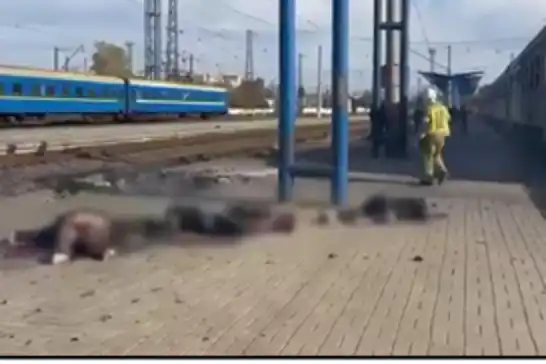 أوكرانيا..13 قتيلًا في هجوم بمسيّرة على محطة قطارات في دنيبرو