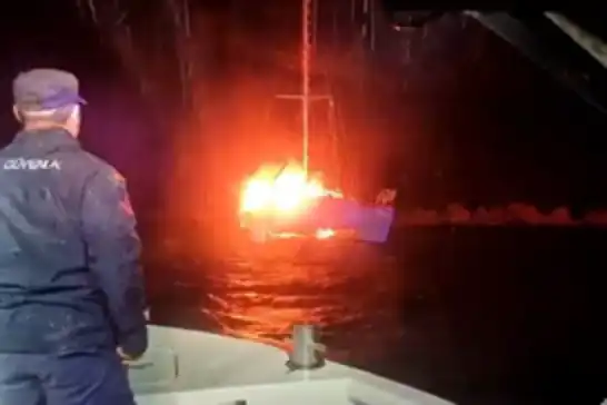 Antalya'da teknede çıkan yangında mahsur kalan kişi kurtarıldı