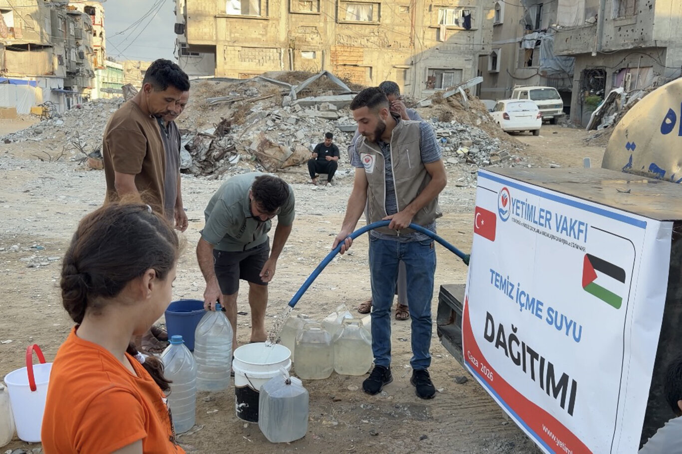 Yetimler Vakfı Gazzeli Mazlumlara içme suyu ulaştırıyor