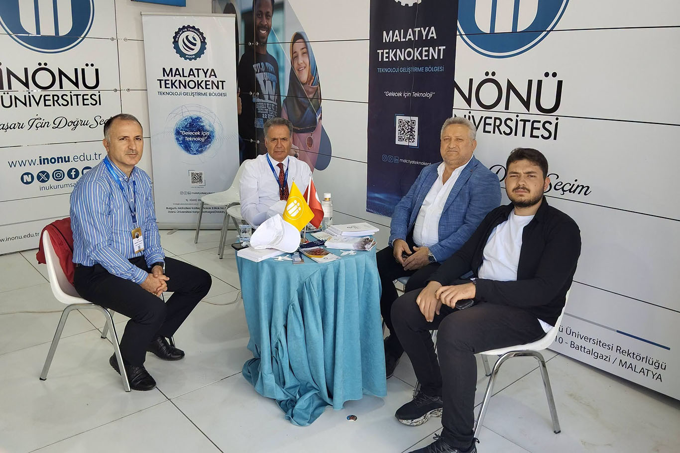 İnönü Üniversitesi Rektörü Akpolat TEKNOFEST'te gençlerle buluştu