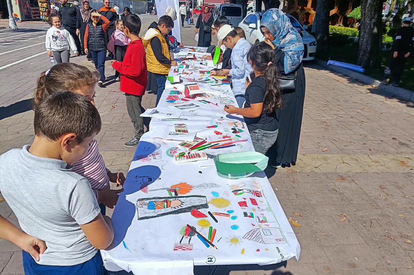 81 ilde "Filistinli Çocuklar İçin Çiz" etkinliği gerçekleştirildi