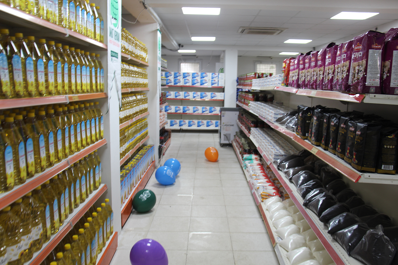 Umut Kervanı Diyarbakır'da sosyal market açtı