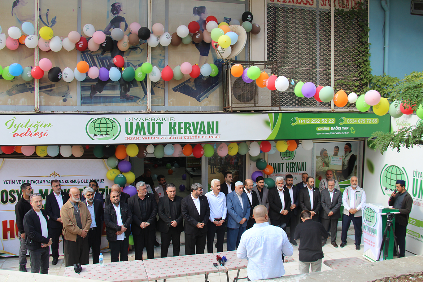Umut Kervanı Diyarbakır'da sosyal market açtı