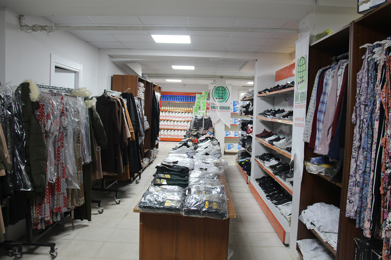Umut Kervanı Diyarbakır'da sosyal market açtı