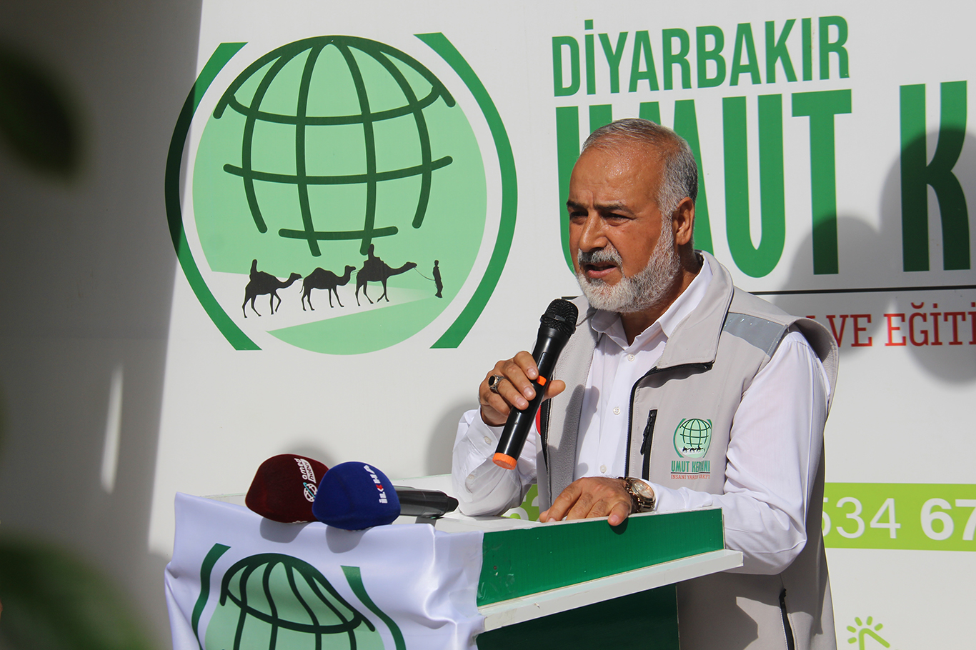 Umut Kervanı Diyarbakır'da sosyal market açtı