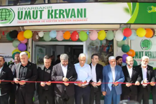 Umut Kervanı Diyarbakır'da sosyal market açtı