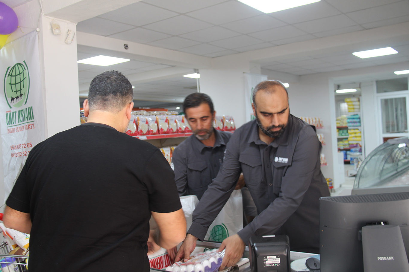 Umut Kervanı Diyarbakır'da sosyal market açtı