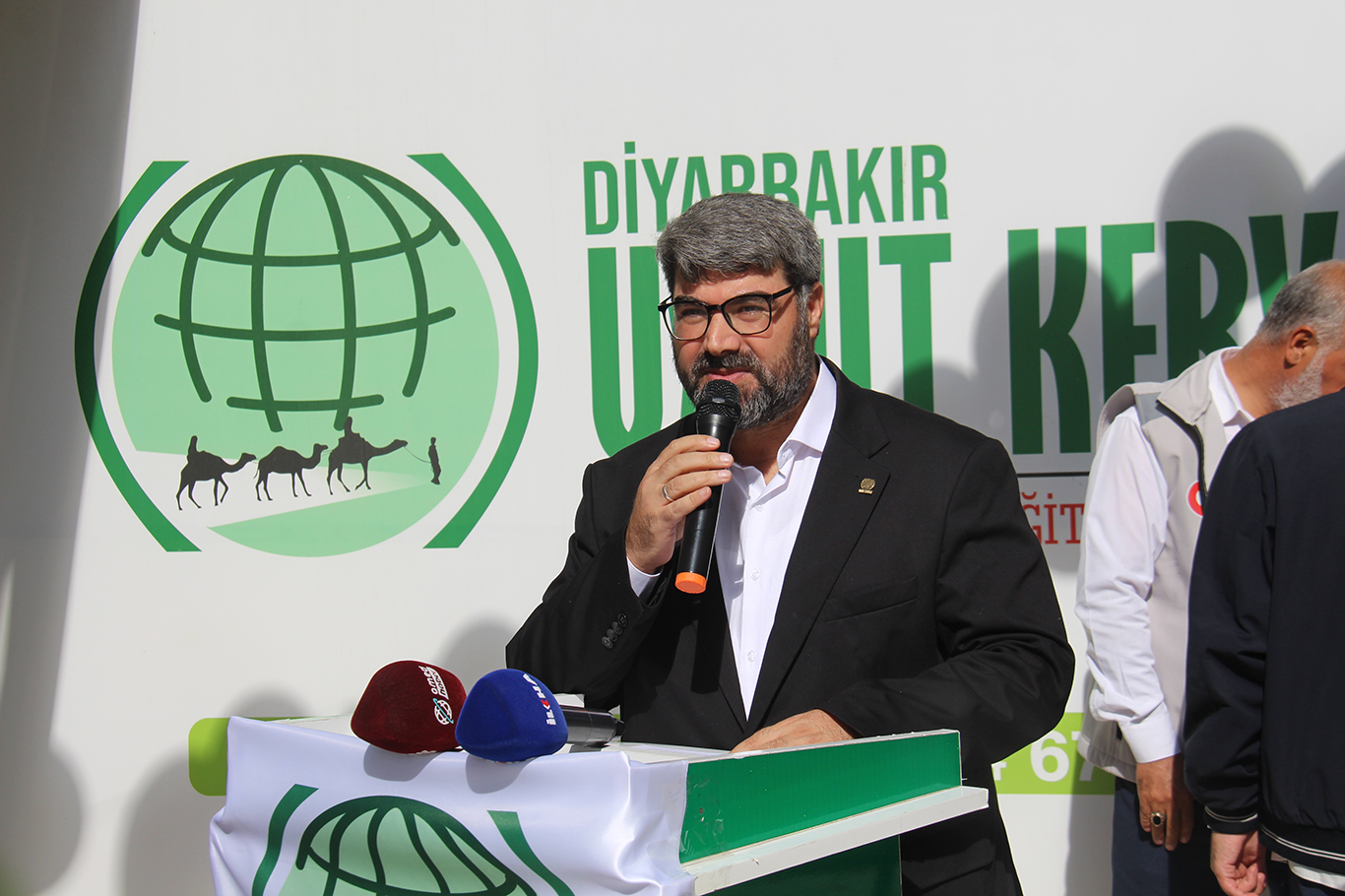 Umut Kervanı Diyarbakır'da sosyal market açtı