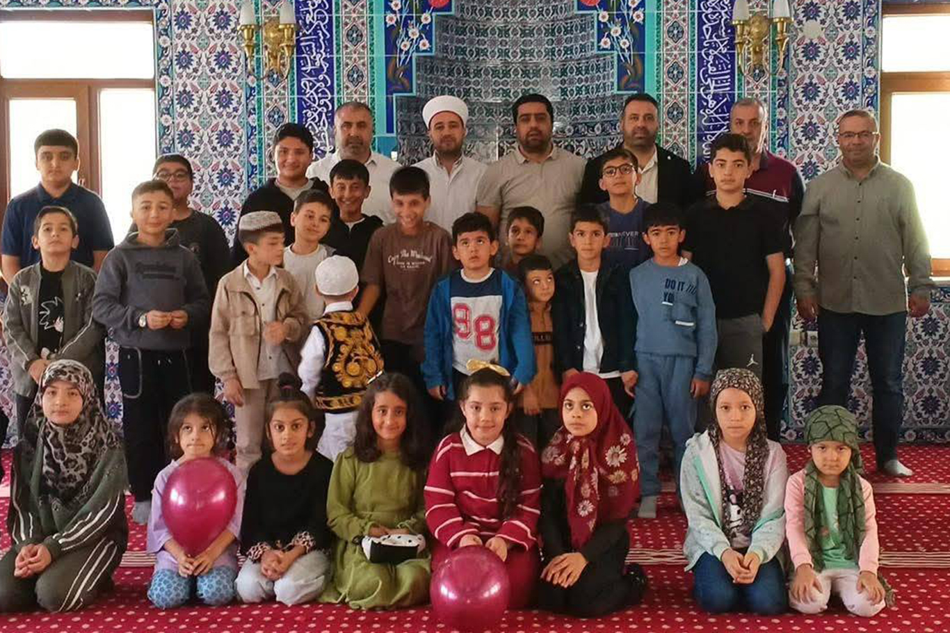 Camide çocuklara yönelik etkinlik: Cami çocukların neşesiyle şenlendi