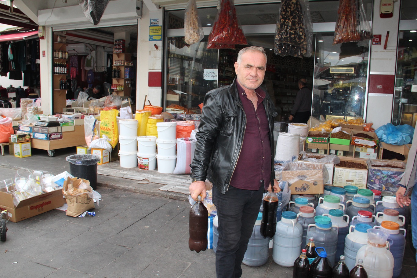 Doğal üzüm pekmezi tezgâhlardaki yerini aldı