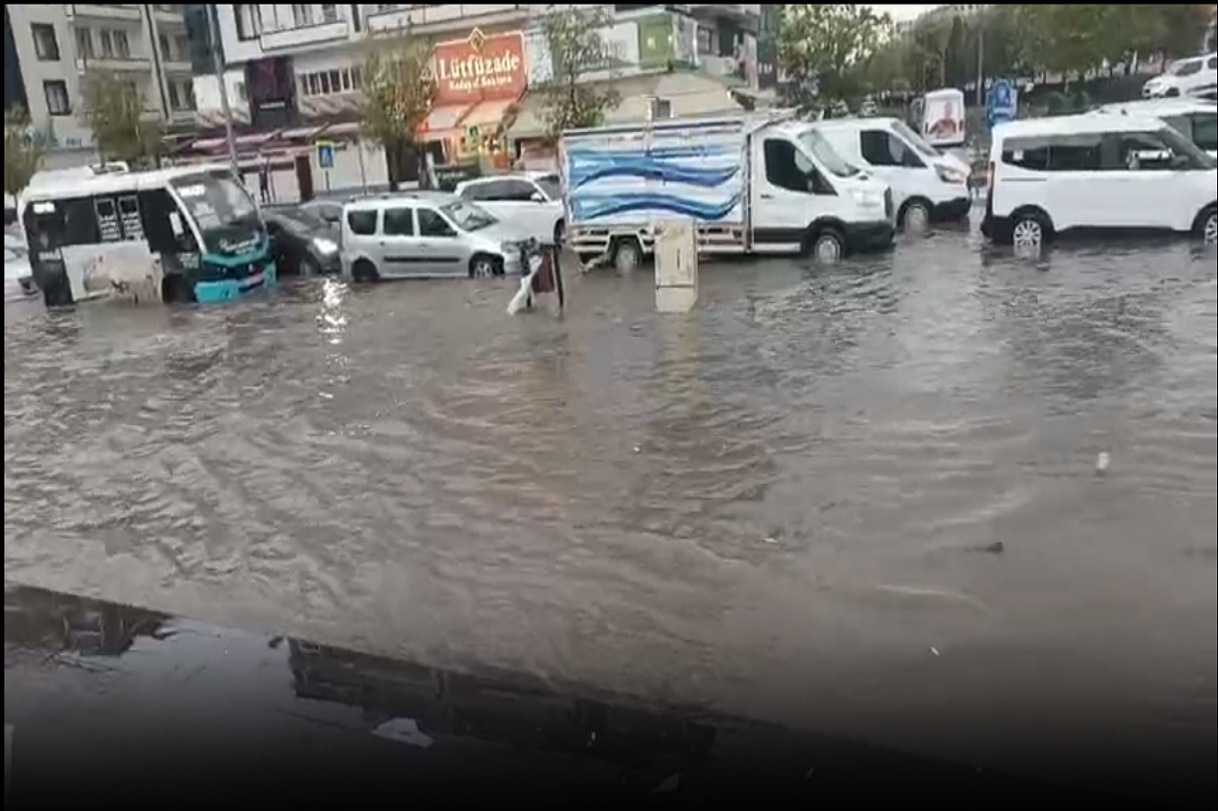Barana zêde li Dîyarbekirê jiyanê felç kir