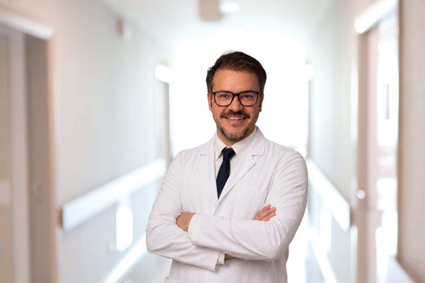 Ortopedi ve Travmatoloji Uzmanı Doç. Dr. Kadir Abul
