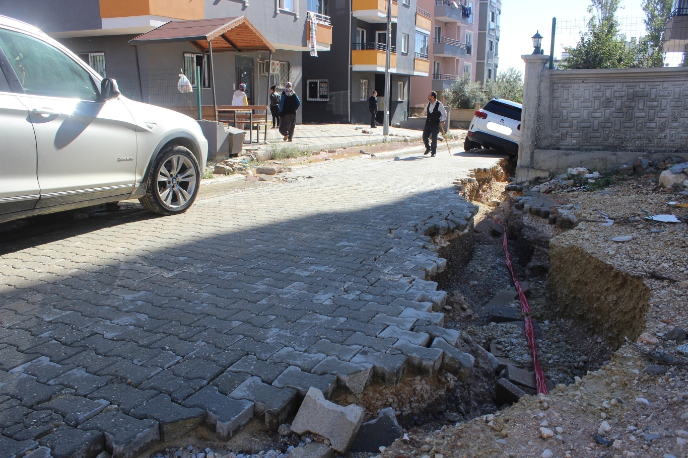 Mersin'de selin ardından yollar çöktü, sokaklar çamur deryasına döndü