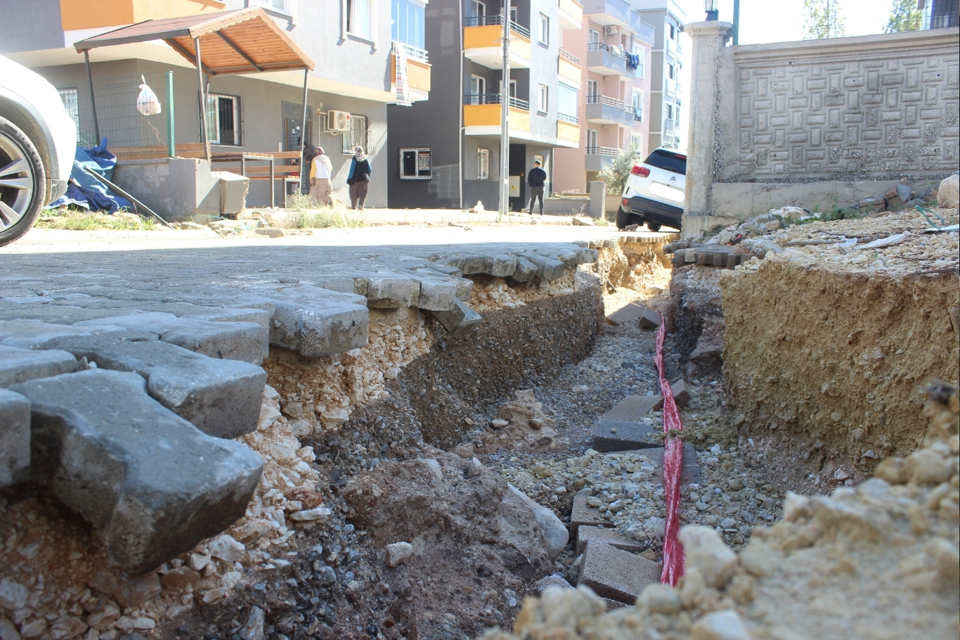 Mersin'de selin ardından yollar çöktü, sokaklar çamur deryasına döndü