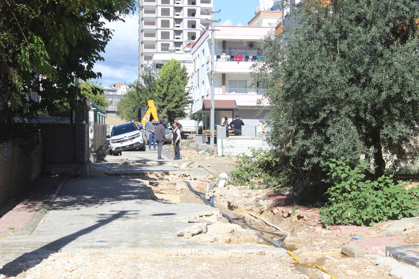 Mersin'de selin ardından yollar çöktü, sokaklar çamur deryasına döndü