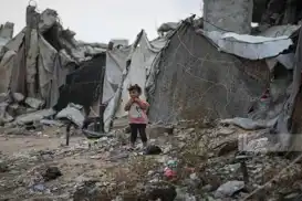 غزة المنكوبة..استشهاد طفل متأثرًا بجراحه جراء القصف الصهيوني المستمر