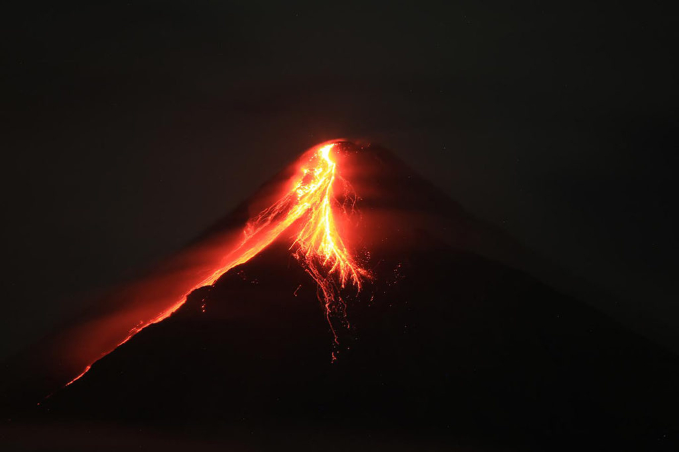Philippines raises alert to level 3 as Mayon Volcano erupts