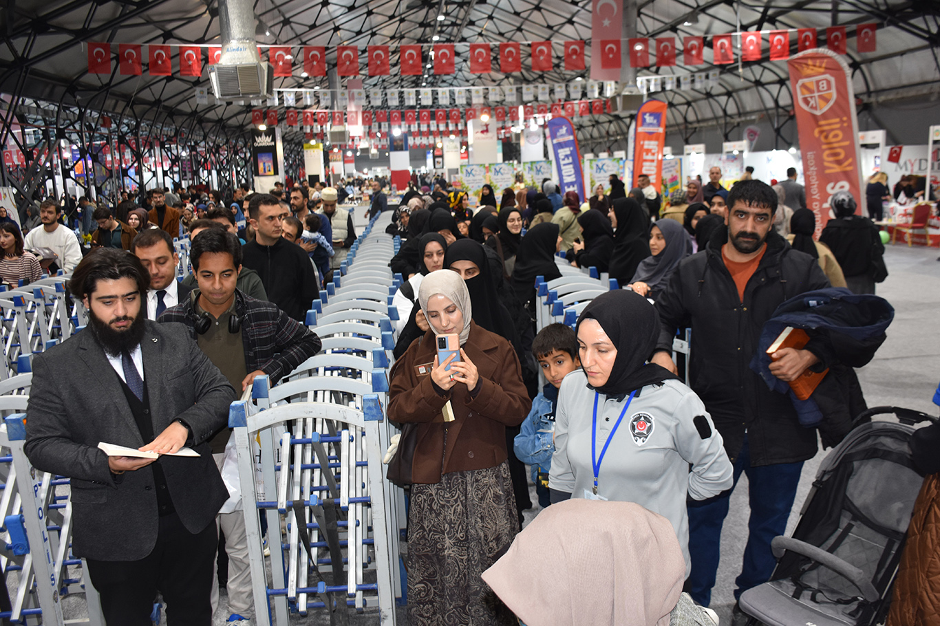 Yazar Nureddin Yıldız: Aileyi korumak bir iman mücadelesidir