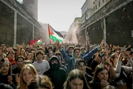 اعتصاب سراسری ۲۰۰ هزار نفری در ایتالیا: حمل پرچم‌های فلسطین در تظاهرات