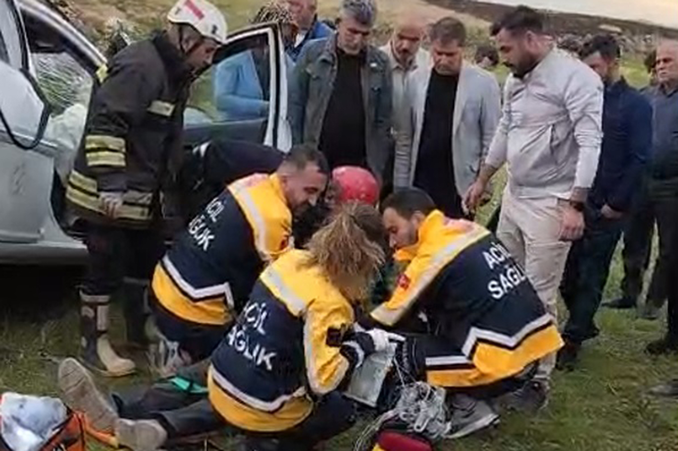 Şanlıurfa'da otomobil şarampole yuvarlandı, 3 yaralı