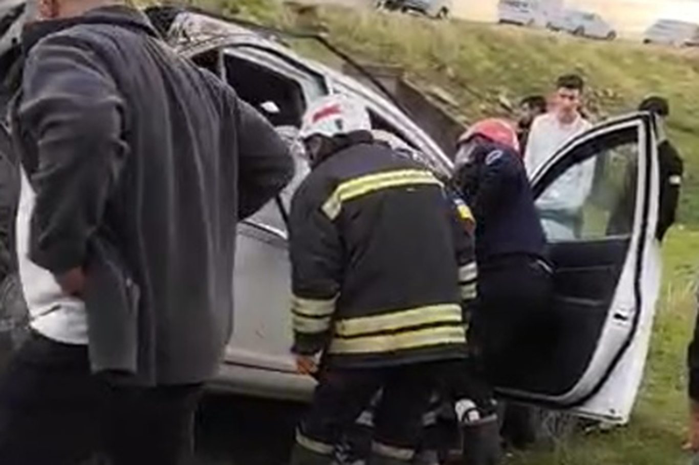 Şanlıurfa'da otomobil şarampole yuvarlandı, 3 yaralı