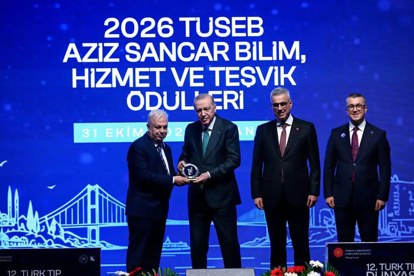 Prof. Dr. Yılmaz'ın karaciğer naklindeki başarısı ödülle taçlandı