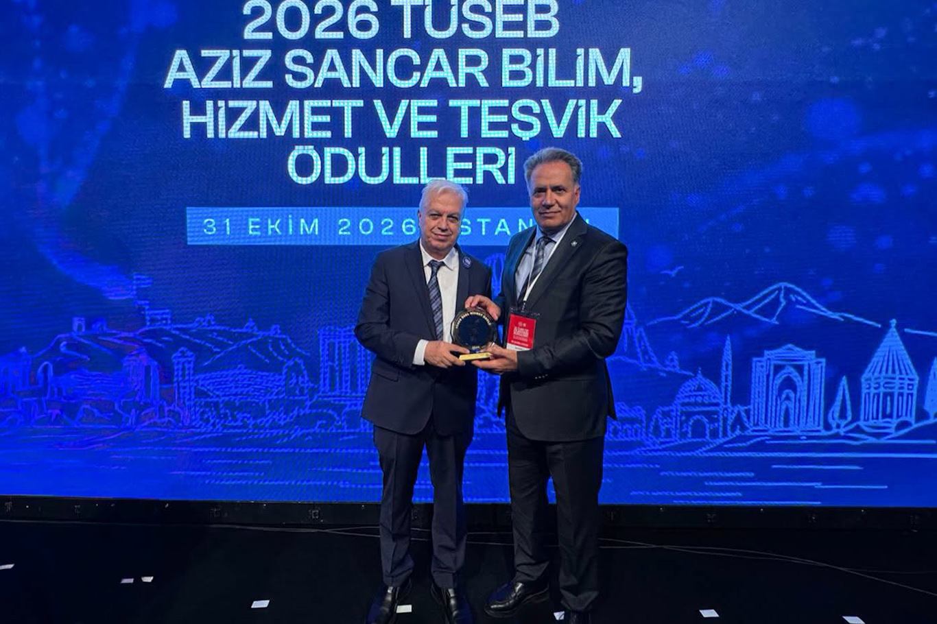 Prof. Dr. Yılmaz'ın karaciğer naklindeki başarısı ödülle taçlandı